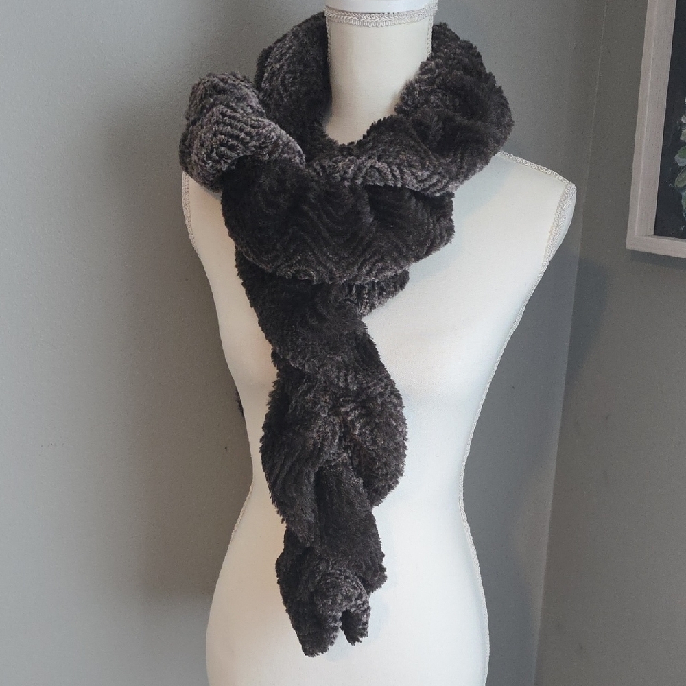 Brown Ruffled Winter Scarf - Picture 3 of 7